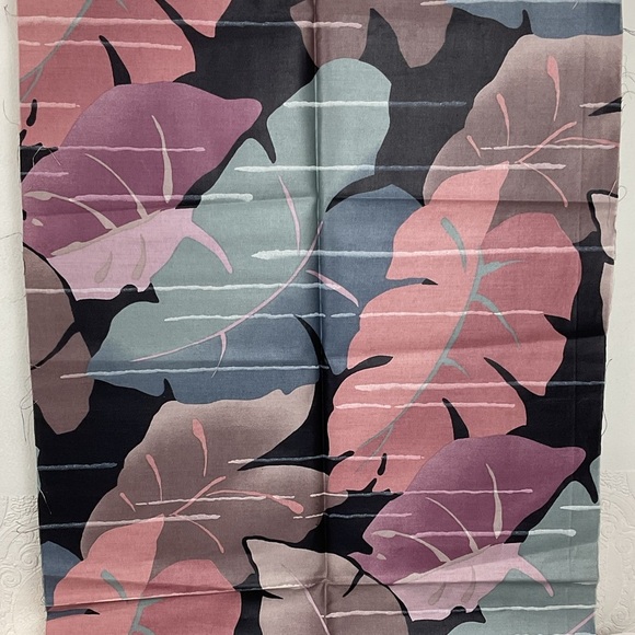 Fabricut tropical leaf print drapery fabric panel 22” x 56” Teflon finish - Picture 8 of 10